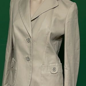 I buy this for my daughter but was small, she is size 6